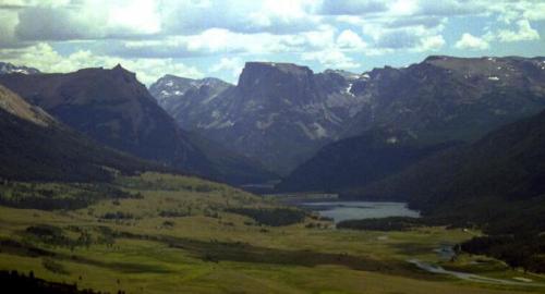 Green River Lakes and Square Top Mountain, near the headwaters of the Green River. Courtesy Pinedale Online.