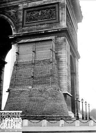 The Arc de Tripmphe in Paris was sandbagged during World War I. Parisenimages.fr
