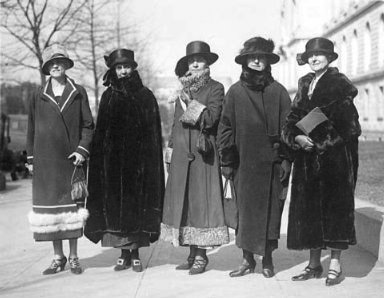 Gov. Nellie Ross, second from right, in Washington, D.C., 1925. Her friend Eula B. Kendrick is on the left, and Grace Coolige, wife of President Calvin Coolidge, is in the center. Wyoming State Archives.
