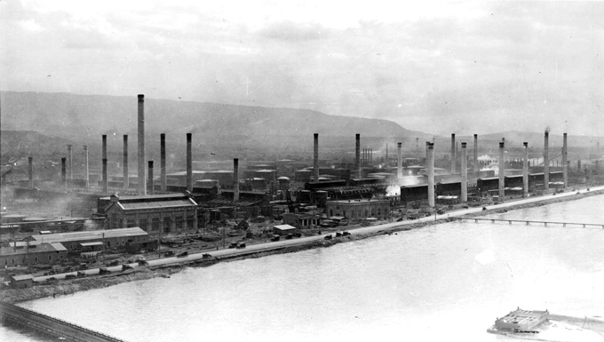 Standard Oil refinery on the North Platte River, Casper 1920s. Casper College Western History Center.