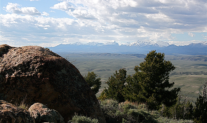 Looking north across South Pass from Pacific Butte to the Wind River Mountains. Barbara Dobos photo.