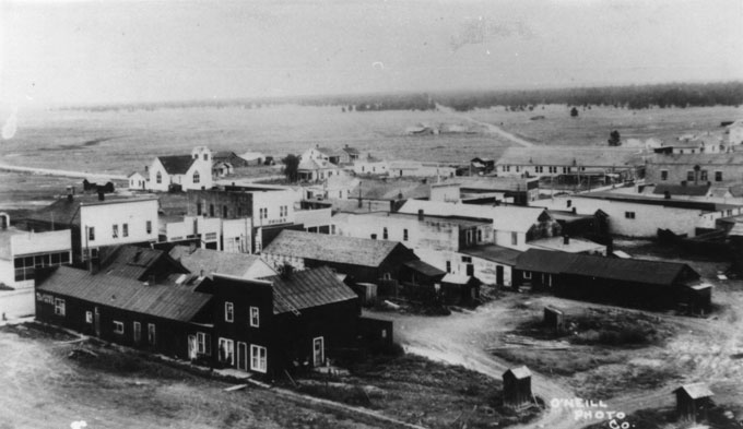 This bird’s-eye view of early Upton shows houses and buildings that sprang up around the Burlington tracks. Alice Schuette Collection, Weston County Historical Society.