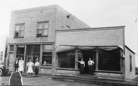 As Upton grew from railroad depot to established town, businesses like the Citizens State Bank moved in. Alice Schuette Collection, Weston County Historical Society.
