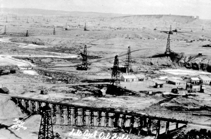The Salt Creek Field in 1923 at the height of the boom. Casper College Western History Center.