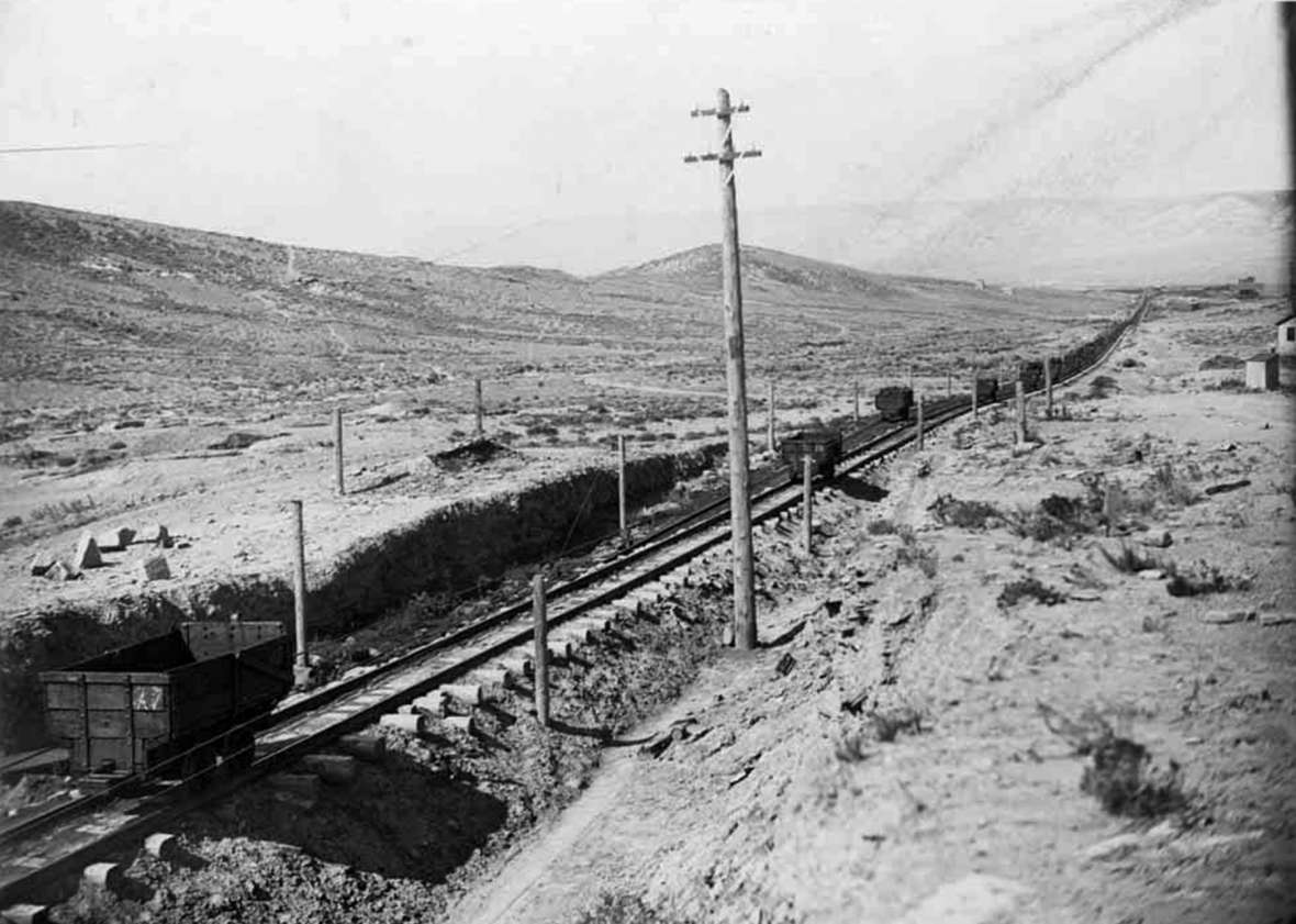 In 1913, motorized coal carts replaced horse-drawn carts to transport coal from the Reliance mines to the tipple for sorting. Sweetwater County Historical Museum.