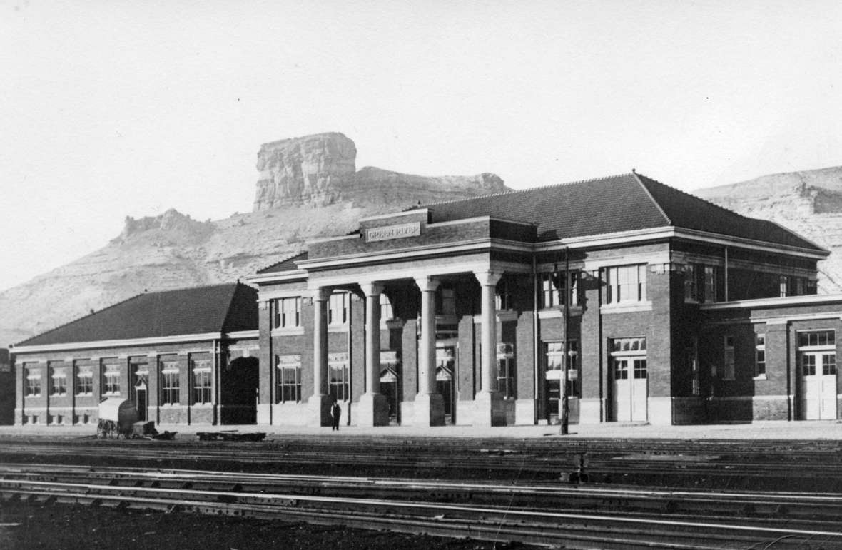 The Union Pacific depot in the railroad town of Green River, Wyo.. The lower structure on the left side is the dining room and lunch counter, where there was a breakfastime confrontation between Edward Woodson and Evelyn Ware. Sweetwater County Historical Museum. 