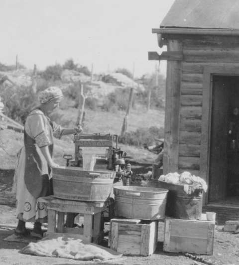 Ethel on laundry day, 1917, at the family’s new gasoline-powered Maytag washing machine. Love family photo.