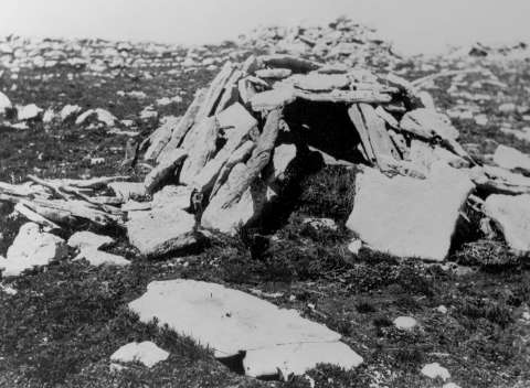 One of the cairns at the Medicine Wheel, 1903. This is one of the earliest phots at the site, taken by S.C. Simms, an ethnologist from the Field Museum of Natural History in Chicago. FMNH photo.