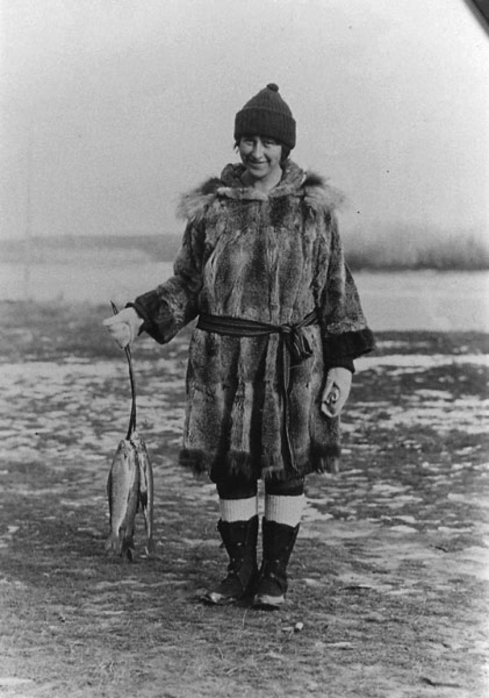 Mardy Murie, Bettles, Alaska, 1924. The Murie Center.