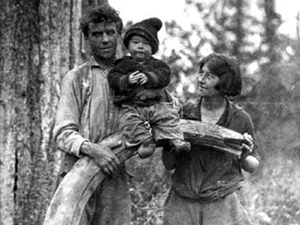 Olaus, Martin and Mardy Murie with the tusk of a woolly mammoth, Old Crow, Alaska, 1926. The Murie Center.