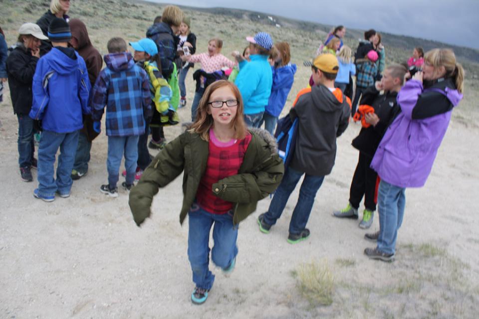 Fourth graders from Oregon Trail Elementary School, Casper, Wyo., at South Pass, May 2013. Tom Rea photo.