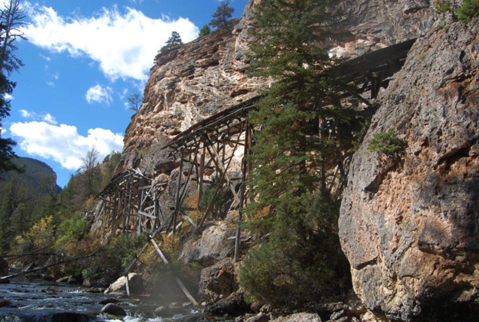 A short distance from the end of the canyon, the flume is elevated on stilts 20-30 feet above Warm Spring Creek on the north canyon wall. E. Rosenberg, 2010.